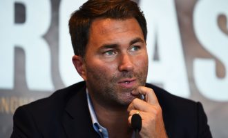 Eddie Hearn flet për duelin e radhës të Joshuas, ka një lajm të keq për adhuruesit e boksit