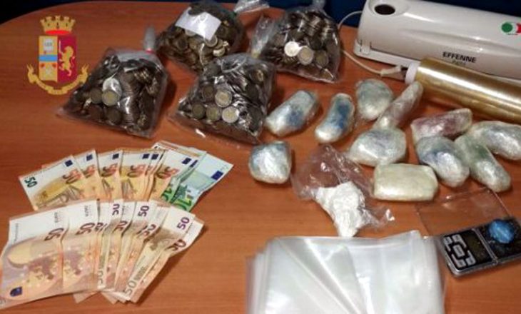 Kishte fshehur kokainë në tullumbace, arrestohet shqiptari në Itali