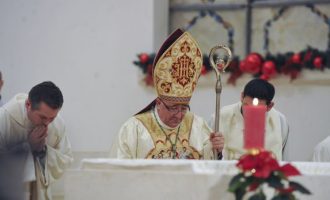 Thirrje për paqe dhe dialog në meshën e Krishtlindjes