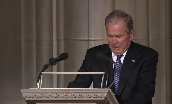 Lamtumira e të atit, përlotet ish-presidenti George W Bush [video]