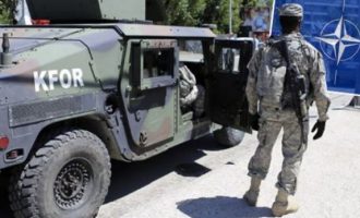 Mediat serbe: Rreth 50 automjete të KFOR-it janë nisur për Leposaviq