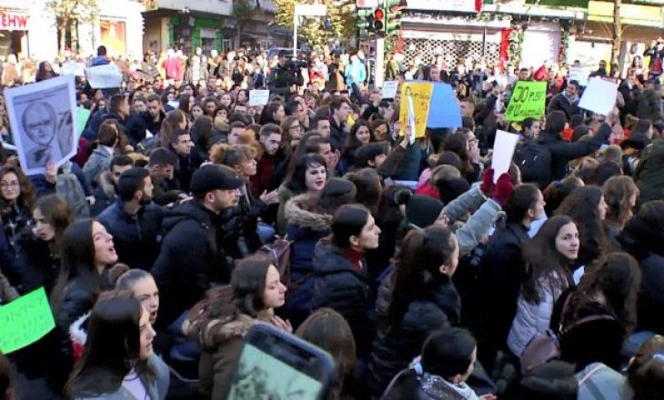 Vetëvendosja iu jep mbështetje protestave studentore në Tiranë