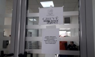 Pacientët kërkojnë ndërprerjen e grevës së mjekëve