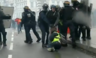 Pamje të tmerrshme kur policët e Francës i tërheqin zvarrë protestuesit