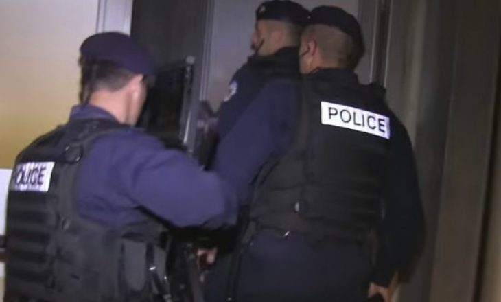 Arrestohen dy persona që ndihmuan grabitësin në Istog – njëri është vëllai, tjetri i afërm