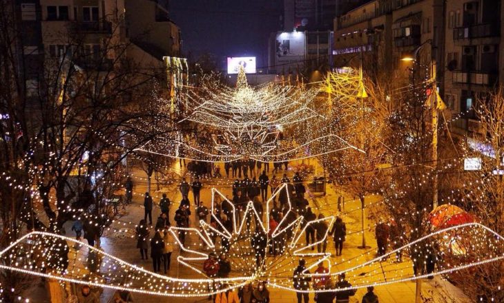 Shpend Ahmeti krenohet me zbukurimin e vonshëm të kryeqytetit për festat e fundvitit