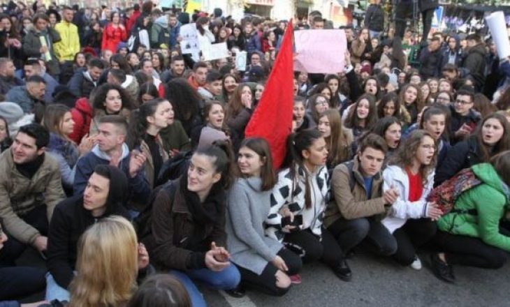 Studentët nga Shqipëria vazhdojnë protestën, ky është plani për nesër