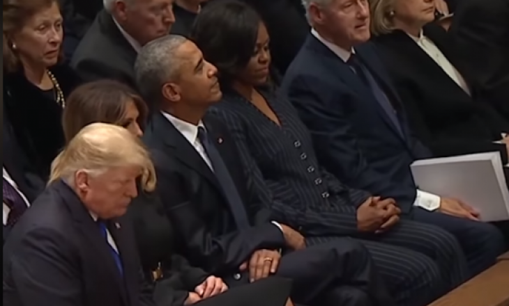 Trump përshëndetet me Obaman, shmang Clinton në funeralin e Bush-it