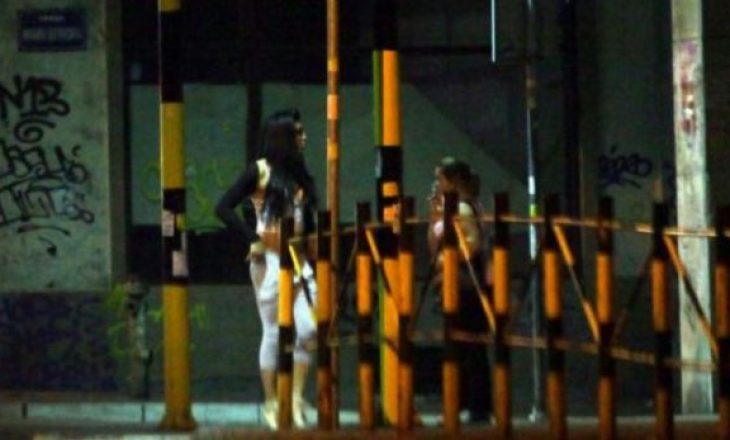 Mediat serbe: Vajzat serbe në Kosovë kalojnë natën me shqiptarë dhe ushtarë të KFOR-it