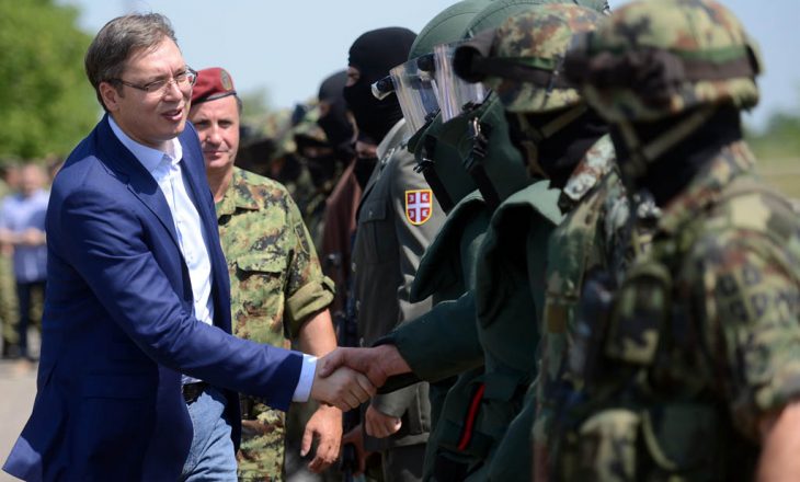 Vuçiq viziton formacione ushtarake, ministri i Brendshëm thotë se xhandarmëria është gati