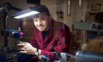 New York Times shkruan për djalin nga Zhegra e Gjilanit, ai është super i famshëm si mjeshtër i orëve