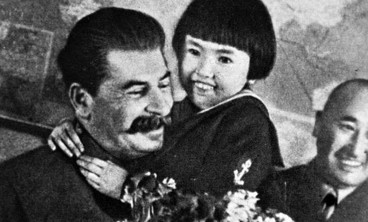 “Miku i fëmijëve”, historia e errët pas fotos së famshme të Stalinit