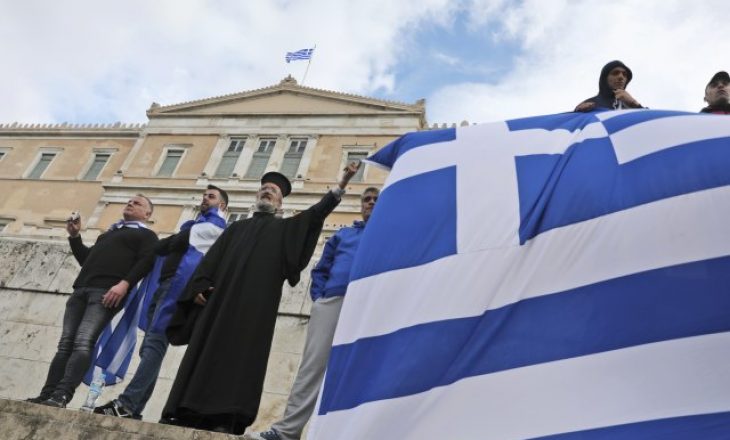 Opozita greke kërkon shikim në tekst të Kushtetutës maqedonase