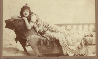 Sarah Bernhardt në muzeun e famshëm Marubi