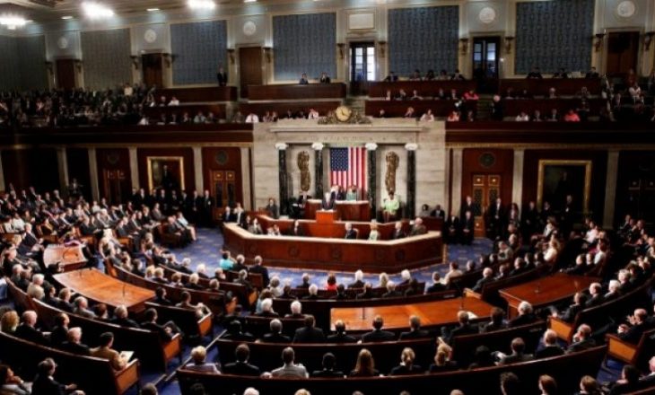 Republikanët dhe demokratët përplasen për procedurat e gjykimit të Trumpit