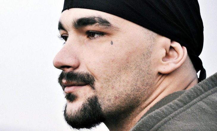 30 ditë parburgim për reperin nga Gjilani për sulm me sëpatë e thikë