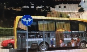 Autobusi i Kombinatit sipas fotografit gjerman Robert Pichler