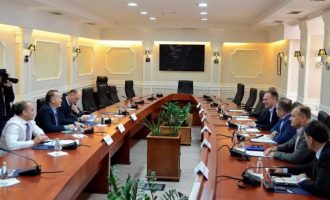 Takimit me Ekipin Shtetëror, Brukseli i referohet si konsultues