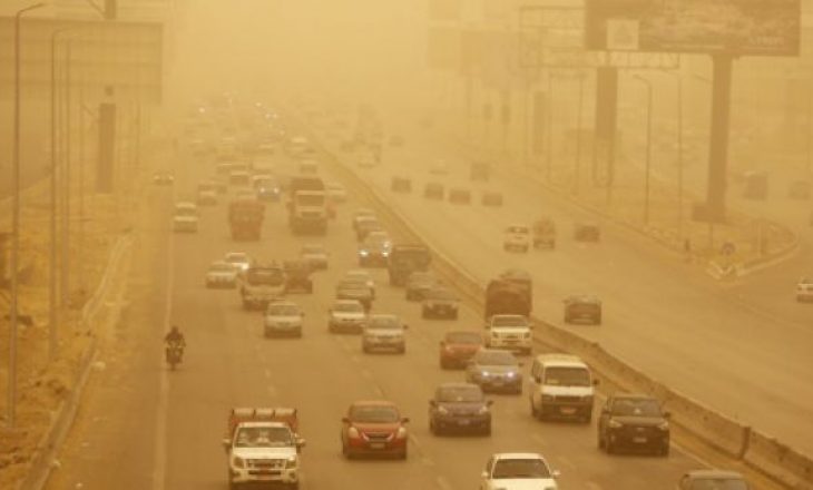 Egjipti goditet nga stuhitë e rërës