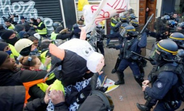 Vazhdojnë protestat në Francë