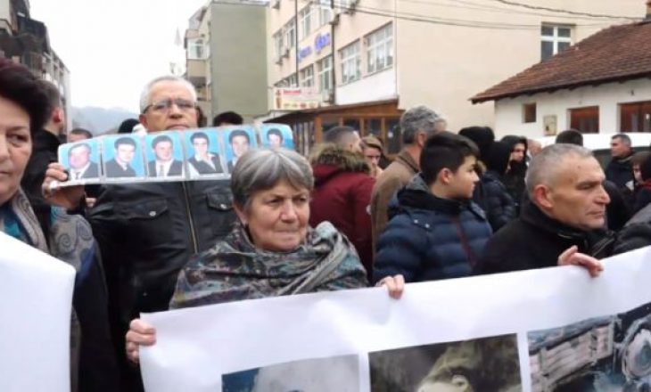 Gjakovë, protestë kundër pelegrinëve serbë të dyshuar për krime