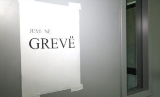 Punëtorët e ATK-së vazhdojnë grevën, por me masa të shtuara