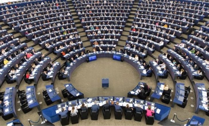 Pritet që dy parti më të mëdha evropiane të kenë më pak mandate në PE