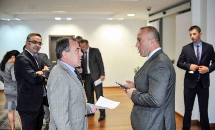 Këshilltari i Haradinajt tregon se a do i zvogëlohet paga kryeministrit