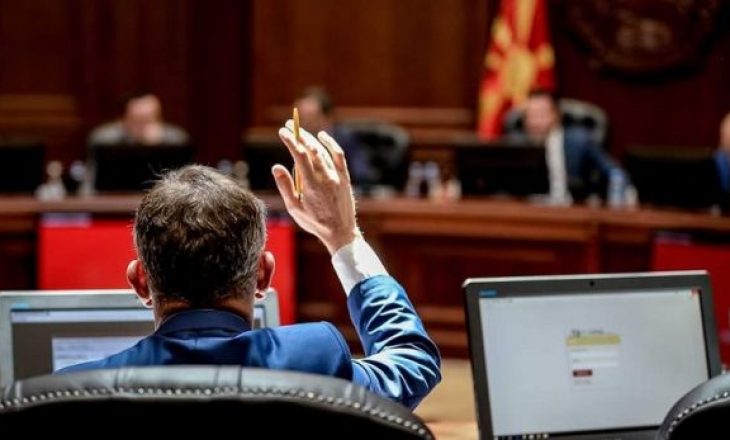 Ministri i parë që flet shqip në një mbledhje të Qeverisë së Maqedonisë