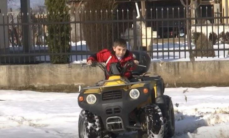 Leon Zenuni, 5-vjeçari që bën akrobacione me motor