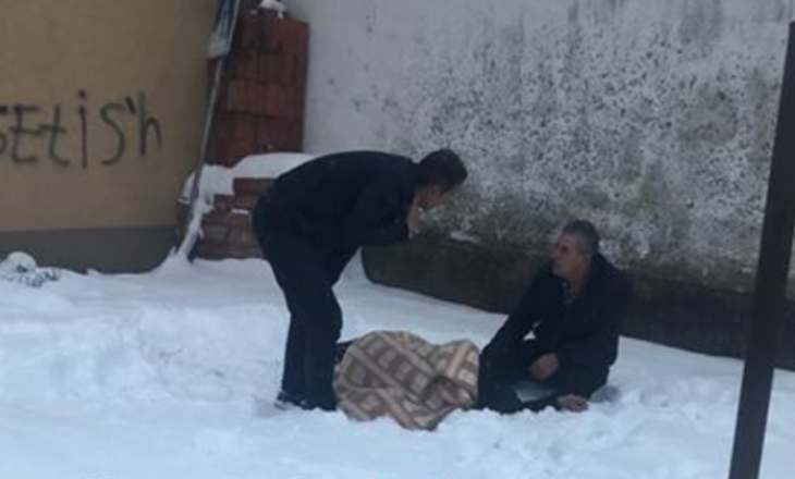 Prishtinasi bie nga çatia e shtëpisë – mësohen detaje për gjendjen e tij