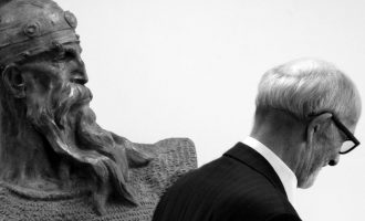 Qosja i zhgënjyer me letrën e 30 shkrimtarëve dhe publicistëve