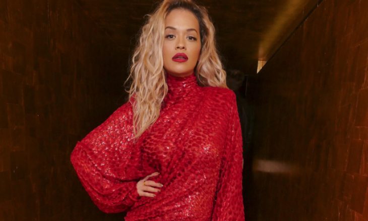 Rita Ora në telashe me fansin e saj, tentoj t’i hyjë në shtëpi