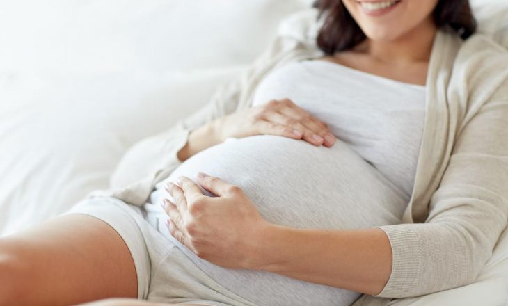 Ndotja e ajrit poaq e rrezikshme sa duhanpirja për abortet spontane