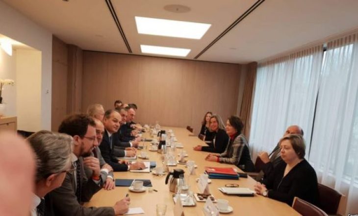 Limaj e Ahmeti përfundojnë takimin me zyrtarët e BE-së në Bruksel