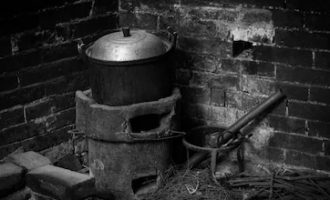 Traditat shqiptare: Miku nuk duhet të hap kapakun e gjellës që zihet