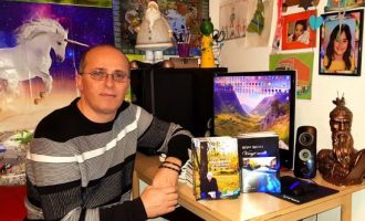 Dy vëllime poetike me lirika dashurie nga Besim Xhelili