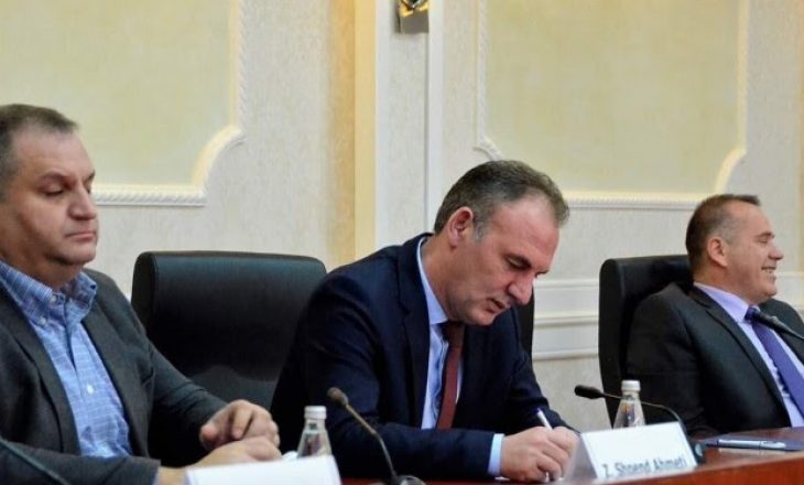 Limaj tregon çfarë biseduan me krerët e institucioneve për dialogun me Serbinë