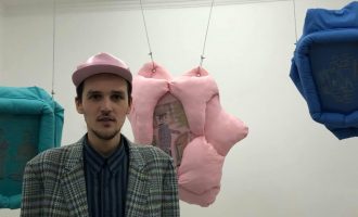 Dardan Zhegrova sonte performon në Paris në ‘Owner of a lonely heart’