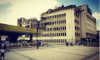 Prishtina e bombarduar nga NATO