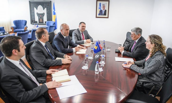 Haradinaj takon ambasadorin Kosnett – tregon për çka biseduan