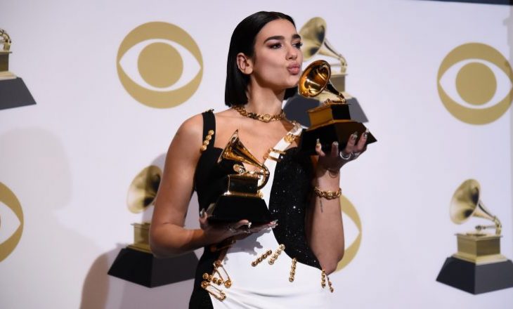 E! News: Pesë gjërat që nuk i keni ditur për fituesen e dy çmimeve “Grammy”