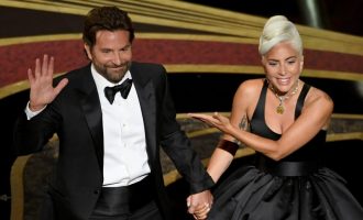 Cooper dhe Gaga performojnë “Shallow” në Oscar, mrekullojnë publikun [VIDEO]
