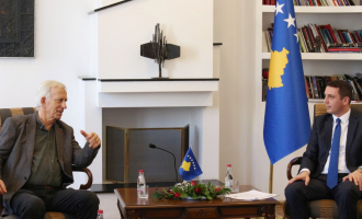 Ibrahim Kadriu merr çmimin “Azem Shkreli”