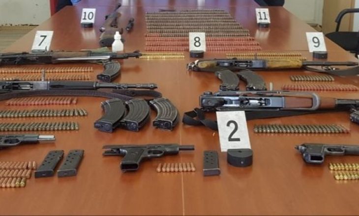 Policia konfiskon armë dhe municion në Klinë