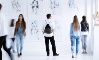 Psikoterapia artistike – si po ndihmojnë objektet e muzeve në shëndetin mendor