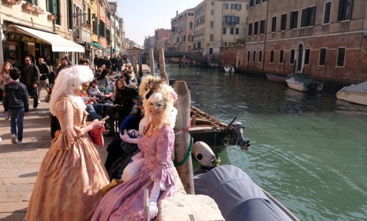 Karnavalet, spektakël në Venecia dhe Nisë