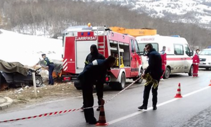 Tre persona humbin jetën në një aksident në rrugën Prizren-Zhur
