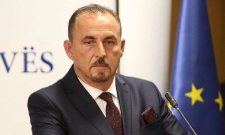 Ministri Ekrem Mustafa nuk merr përgjegjësi për skandalin e nënshtetësive, fajëson komunat