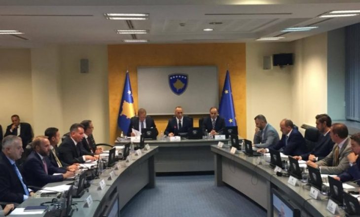 Qeveria heshtë për shkeljen e dy ligjeve për 180 mijë eurot që ia ka ndarë dhëndrit të Nait Hasanit